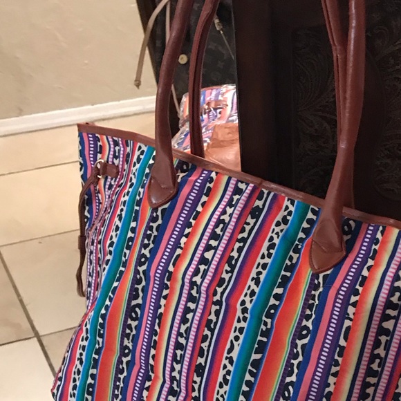 Serape Bag (NWOT) Comes in clear plastic cover. - Picture 5 of 7